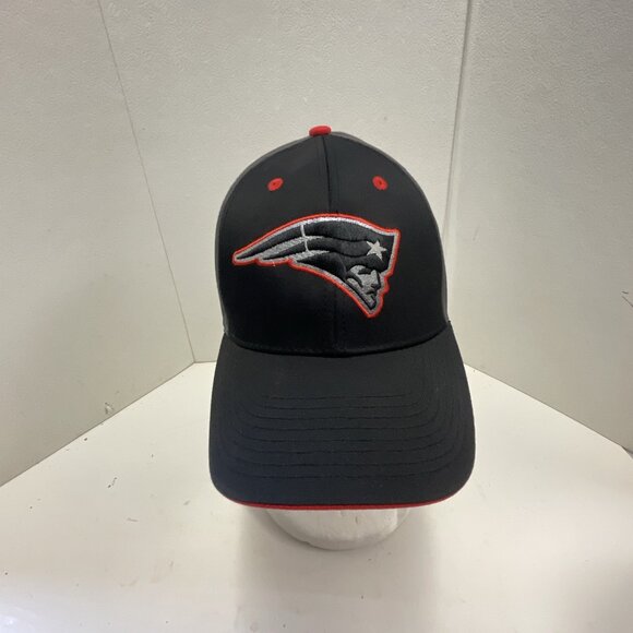 New England Patriots StrapBack Hat Cap Team OSFA NFL Football - Black Silver - Picture 1 of 6